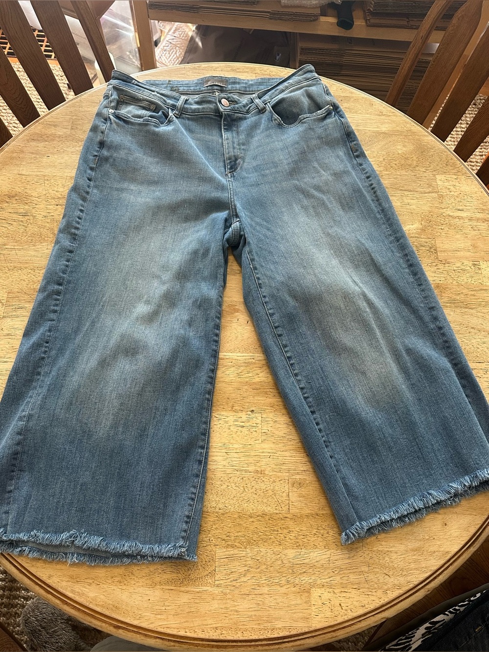 DL1961 Wide-Leg Cropped Jeans in Medium Blue Wash